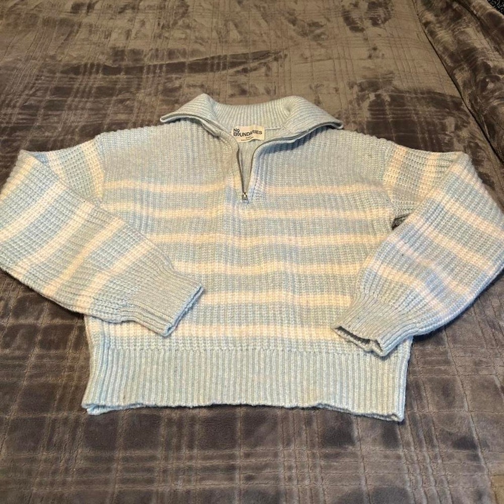 sweater - Picture 3 of 4